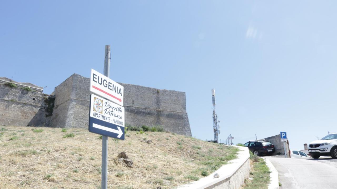 Piazzetta Petrone Apartments + Parking Vieste Zewnętrze zdjęcie
