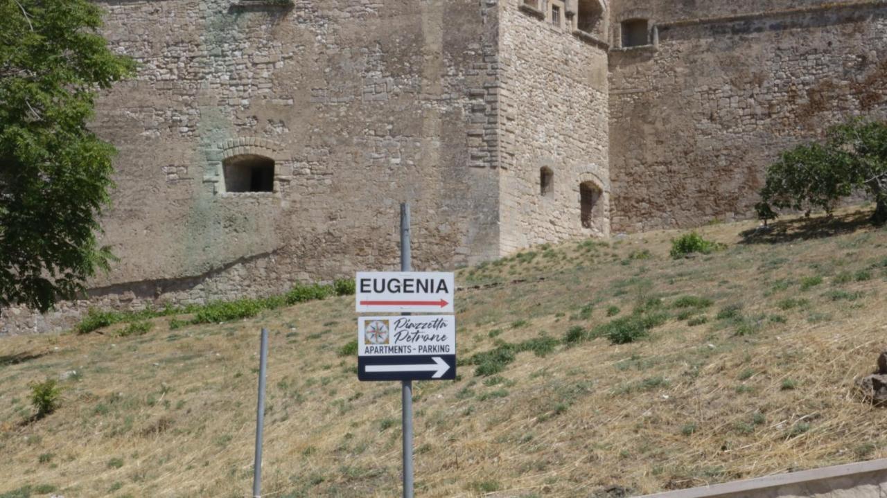 Piazzetta Petrone Apartments + Parking Vieste Zewnętrze zdjęcie